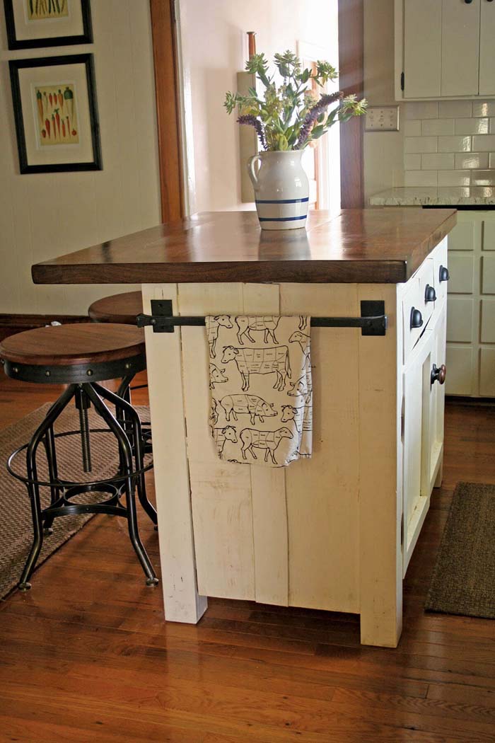 Use Paint and Wood Finish for that Farmhouse Look #diy #ktichenisland #decorhomeideas