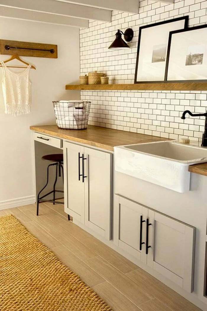 Utilitarian Beauty with a Subway Tile Backsplash #farmhouse #design #decorhomeideas