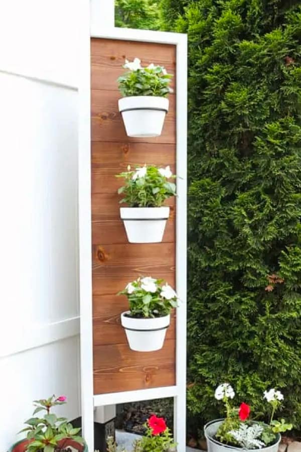 Vertical DIY Plant Stand Tutorial #diy #plantstand #decorhomeideas