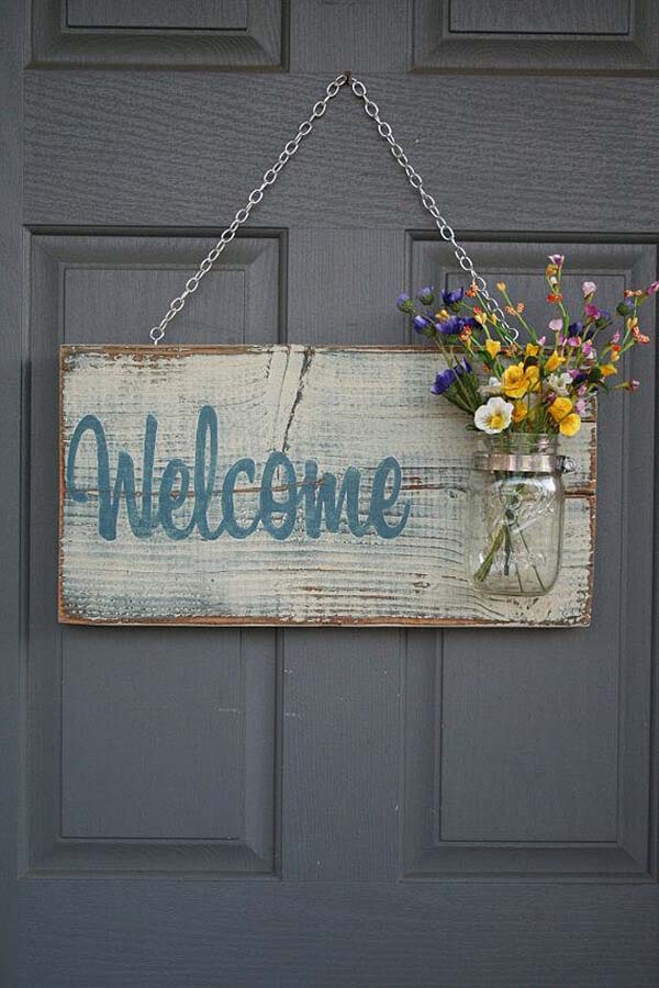 Welcome Sign with Mason Jar Flower Vase #spring #frontporch #decor #decorhomeideas