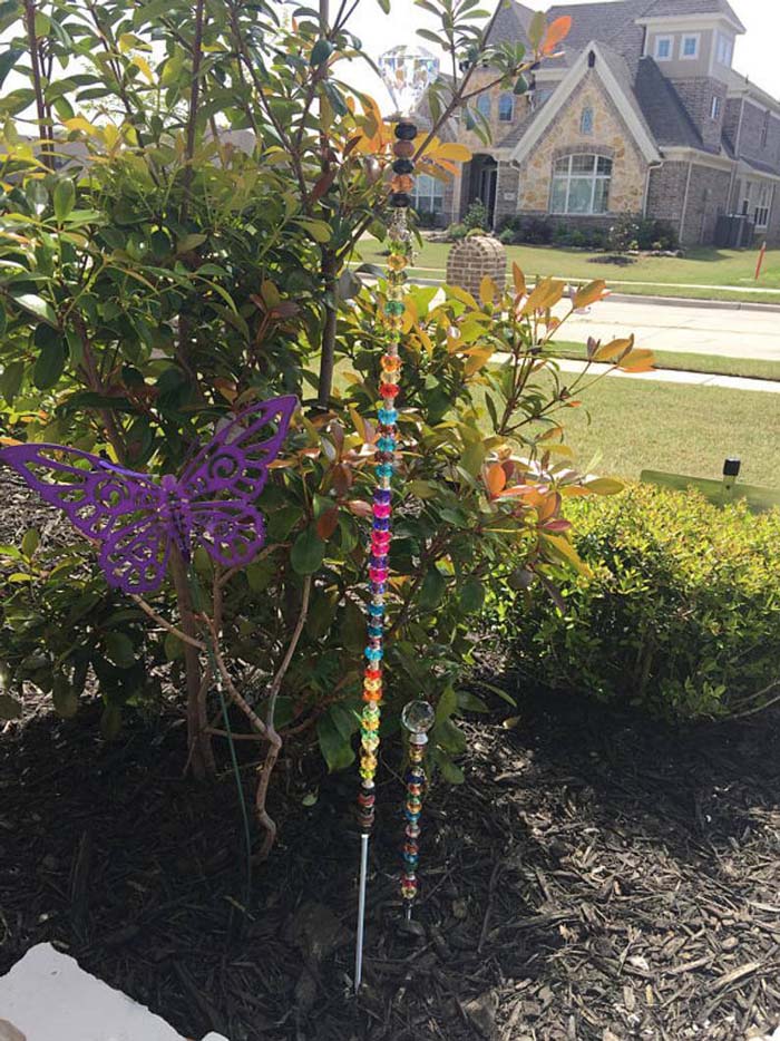 Whimsical Garden Stakes to Beautify Your Garden #spring #garden #decorhomeideas