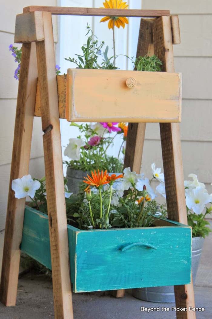 Whimsical Repurposed Ladder Plant Shelf #spring #planter #decorhomeideas