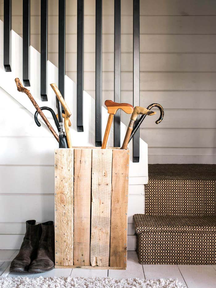 Wood Board Umbrella and Cane Holder #rustic #storage #organization #decorhomeideas