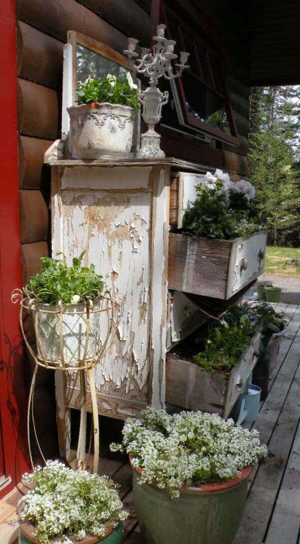 A Dresser as Outside Decor #rustic #porch #vintage #decorhomeideas