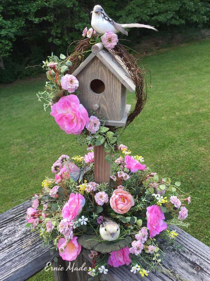 A Lovely Spring Garden Decor Birdhouse with Floral Delights #outdoor #springdecor #decorhomeideas