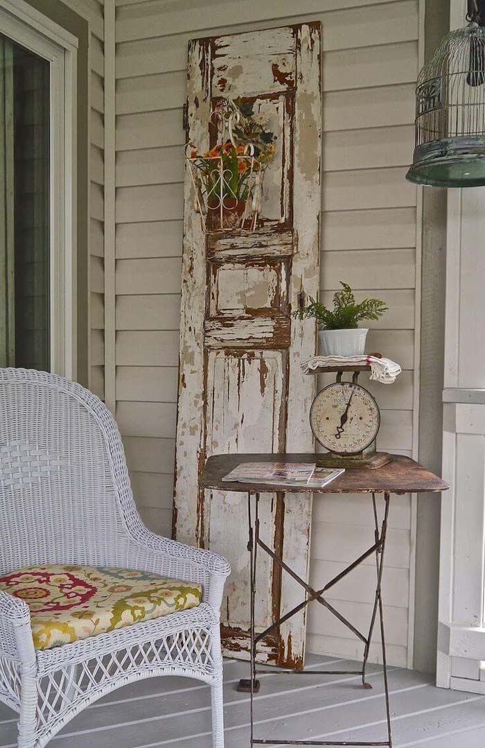 Another Great Old Door Decorating Idea #rustic #porch #vintage #decorhomeideas
