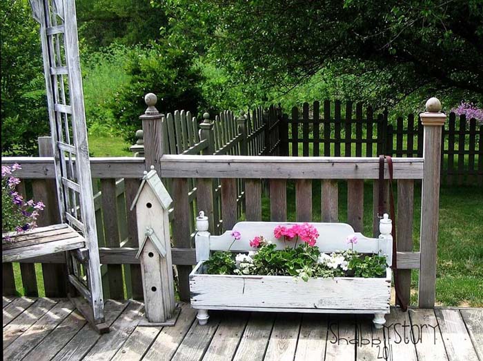 Antique White Wooden Flower Planter and Birdhouse #rustic #springdecor #porch #decorhomeideas