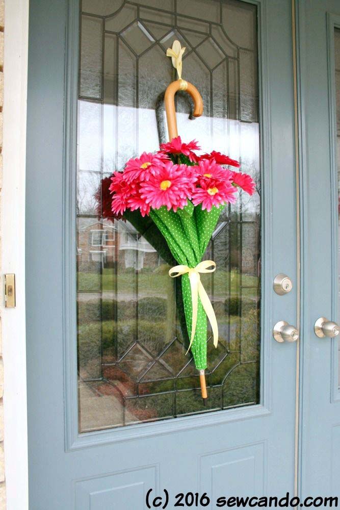 April Showers Door Umbrellas #outdoor #springdecor #decorhomeideas