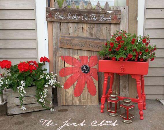 Bring It All Together with Red #rustic #porch #vintage #decorhomeideas