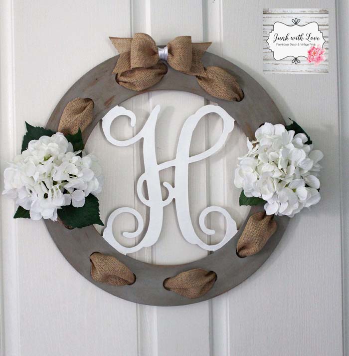 Burlap and Wood Wreath With Floral Accents #rustic #springdecor #porch #decorhomeideas