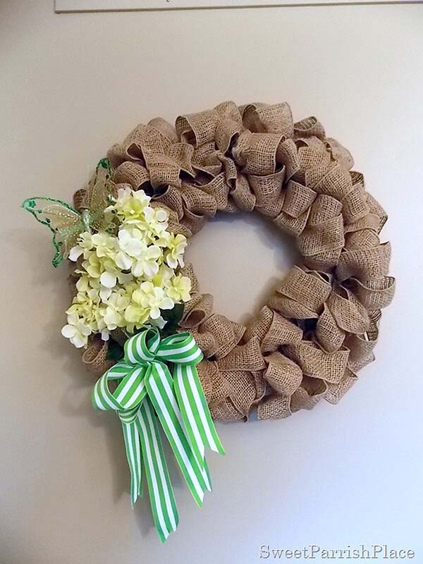 Burlap Loop Wreath with Spring Embellishments #springwreath #diy #decorhomeideas