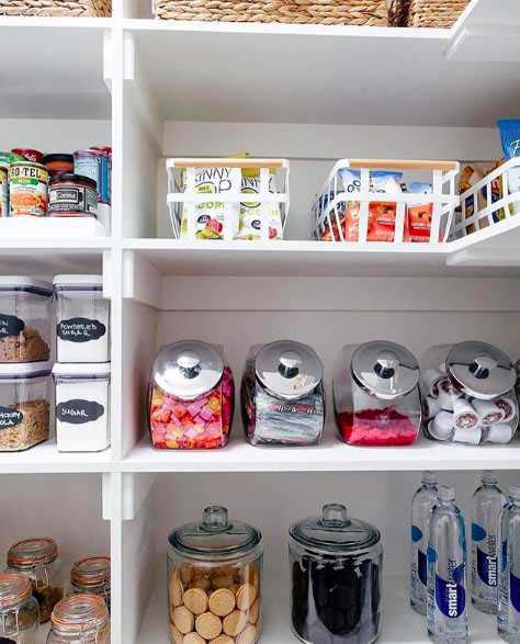 Candy Jars as Pantry Storage #kitchen #hacks #organization #decorhomeideas
