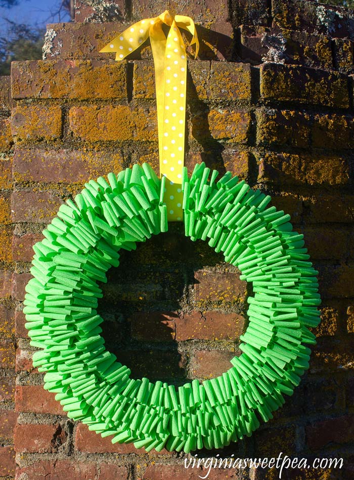 Crepe Paper Wreath For Spring #springwreath #diy #decorhomeideas