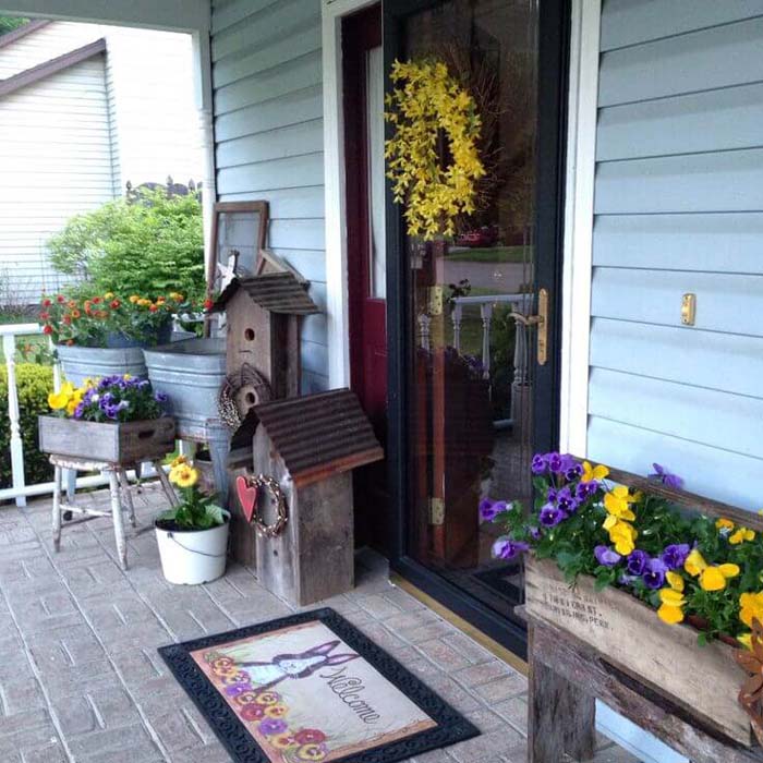 Decorative Bird Houses, Galvanized Troughs, Wooden Planters #rustic #springdecor #porch #decorhomeideas