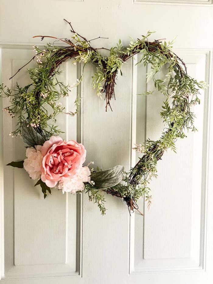 DIY Grapevine Wreath in Shape of Heart #springwreath #diy #decorhomeideas