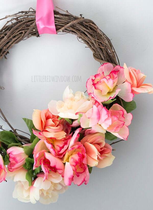 DIY Spring Flower Dollar Store Wreath #springwreath #diy #decorhomeideas