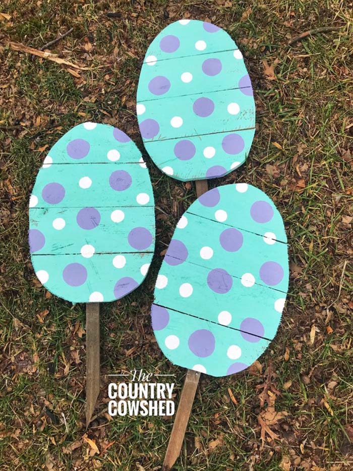 Easter Egg Yard Stakes #outdoor #springdecor #decorhomeideas