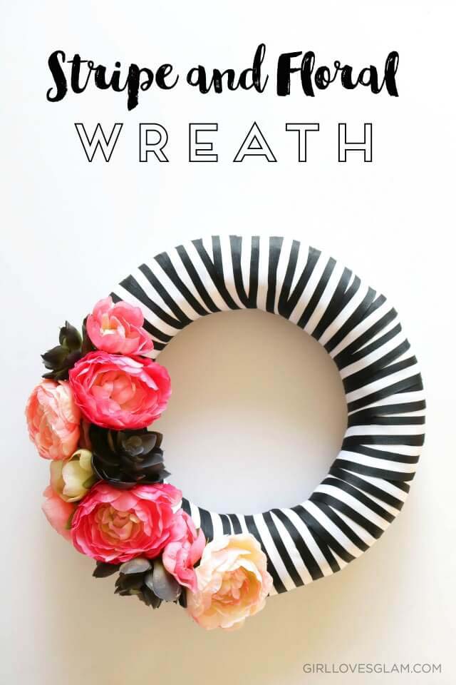 Eye-catching Striped Wreath with Bold Flowers #springwreath #diy #decorhomeideas