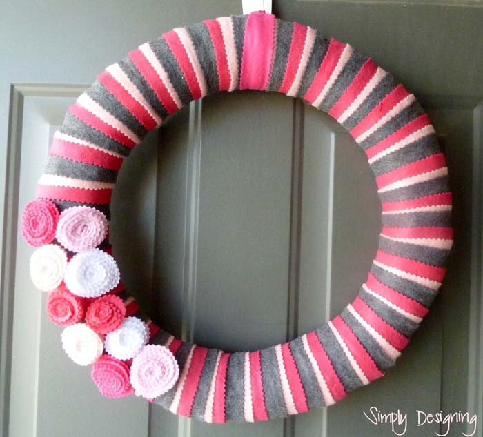 Felt Wrapped Wreath with Flowers #springwreath #diy #decorhomeideas