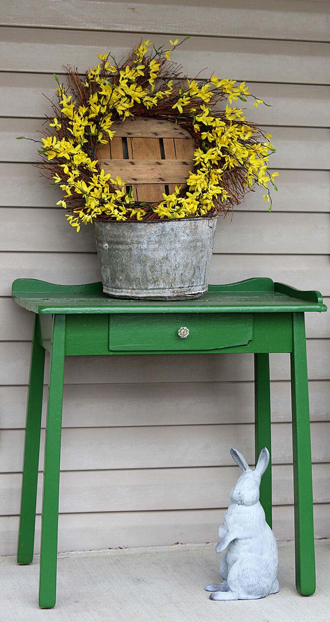 Green Antique Table, Bunny Statue, Floral Wreath #rustic #springdecor #porch #decorhomeideas
