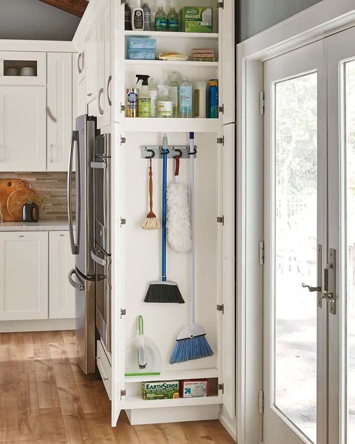 Hang Brooms on the Fridge #kitchen #hacks #organization #decorhomeideas