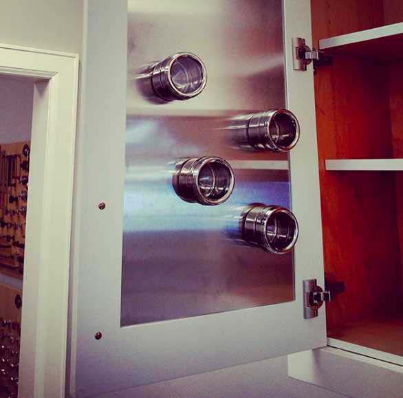 Magnetic Spice Holders #kitchen #hacks #organization #decorhomeideas