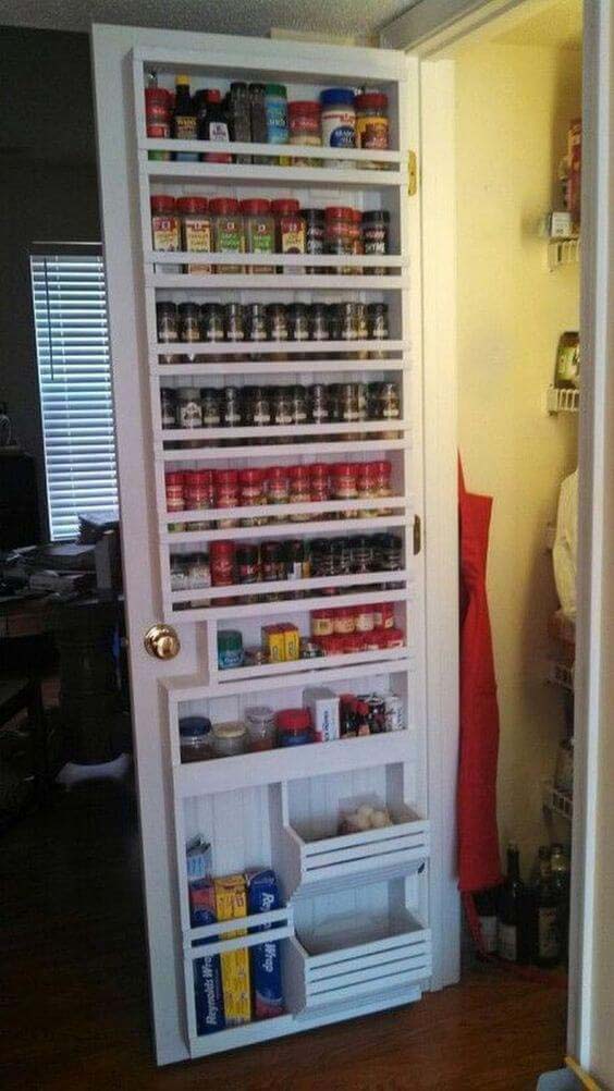 Pantry Door Transformed Into a Spice Rack #storage #organization #decorhomeideas