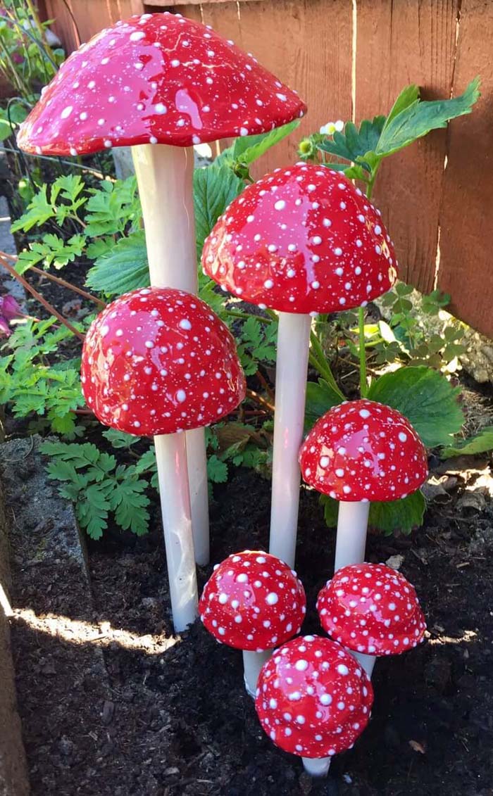 Pretty Home Decoration Strawberries for a Quaint Garden #outdoor #springdecor #decorhomeideas
