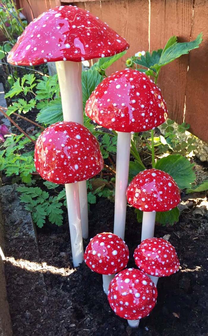 Pretty Home Decoration Strawberries for a Quaint Garden #outdoor #springdecor #decorhomeideas