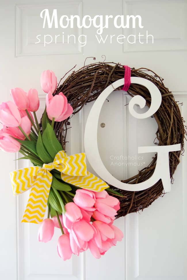 Quick and Simple Monogram Wreath #springwreath #diy #decorhomeideas