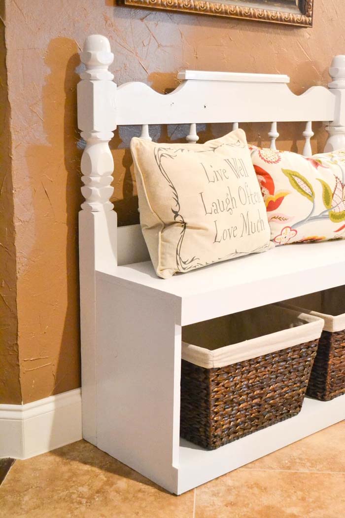 Recycled Headboard Bench Seat Project #entrywaybench #diy #decorhomeideas