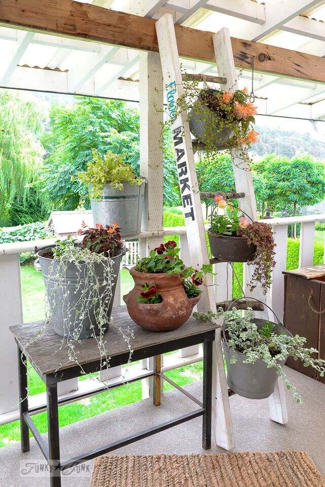 Rustic Potted Plant Porch Medley #rustic #porch #vintage #decorhomeideas