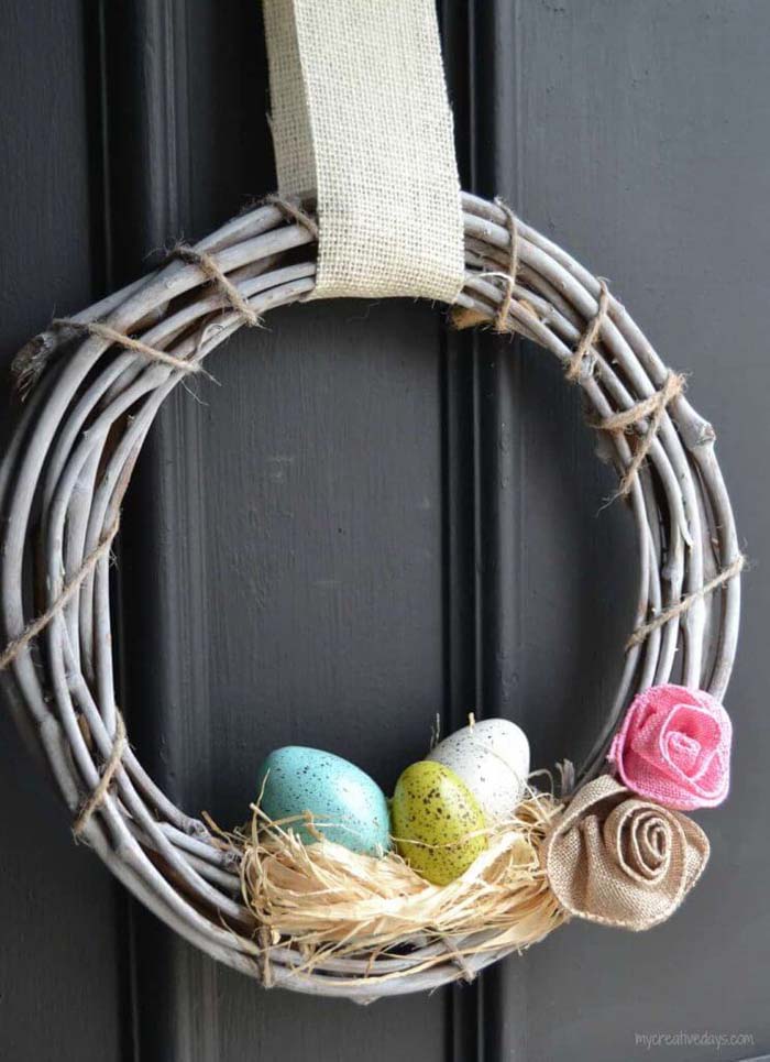 Speckled Spring Eggs on White Grapevine Wreath #springwreath #diy #decorhomeideas