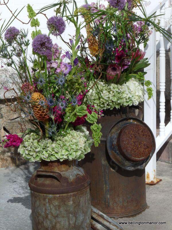 Stun with Seasonal Wildflower Arrangements #rustic #porch #vintage #decorhomeideas