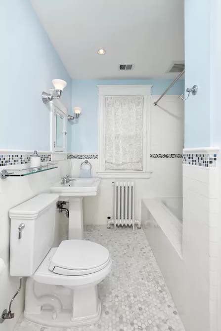 Subway Tile With Navy Blue Mosaic Accent #bathroom #whiteshowertile #decorhomeideas