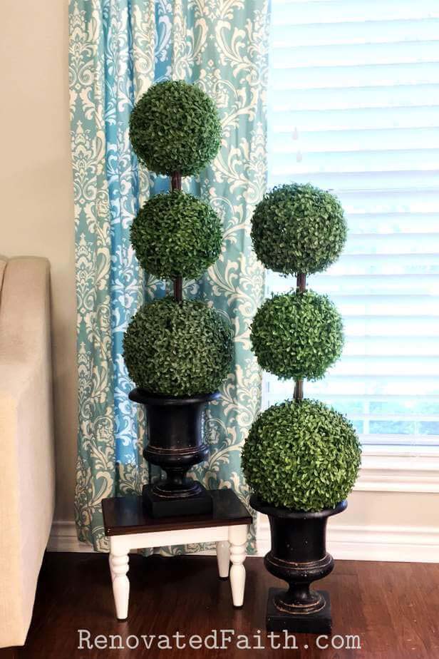 The Easiest DIY Topiary Trees on a Budget #springdecor #dollarstore #decorhomeideas