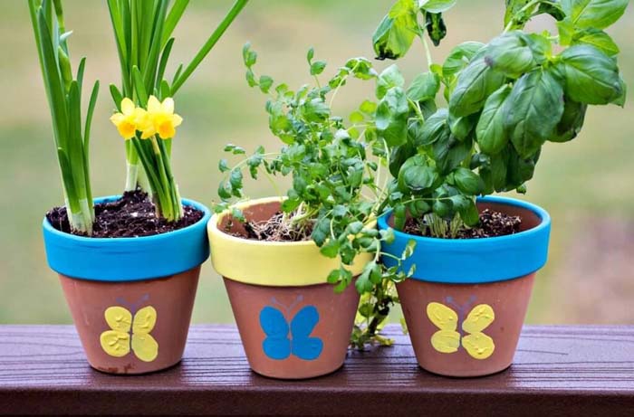 Thumbprint Flower Pot #outdoor #springdecor #decorhomeideas