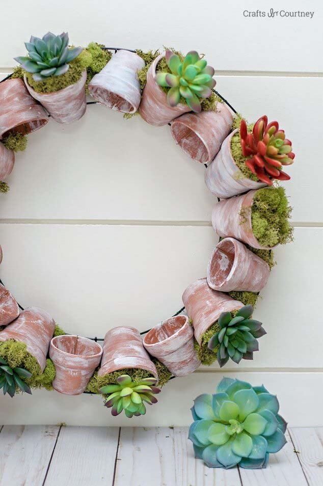 Trendy Potted Succulents on a Wreath #springwreath #diy #decorhomeideas