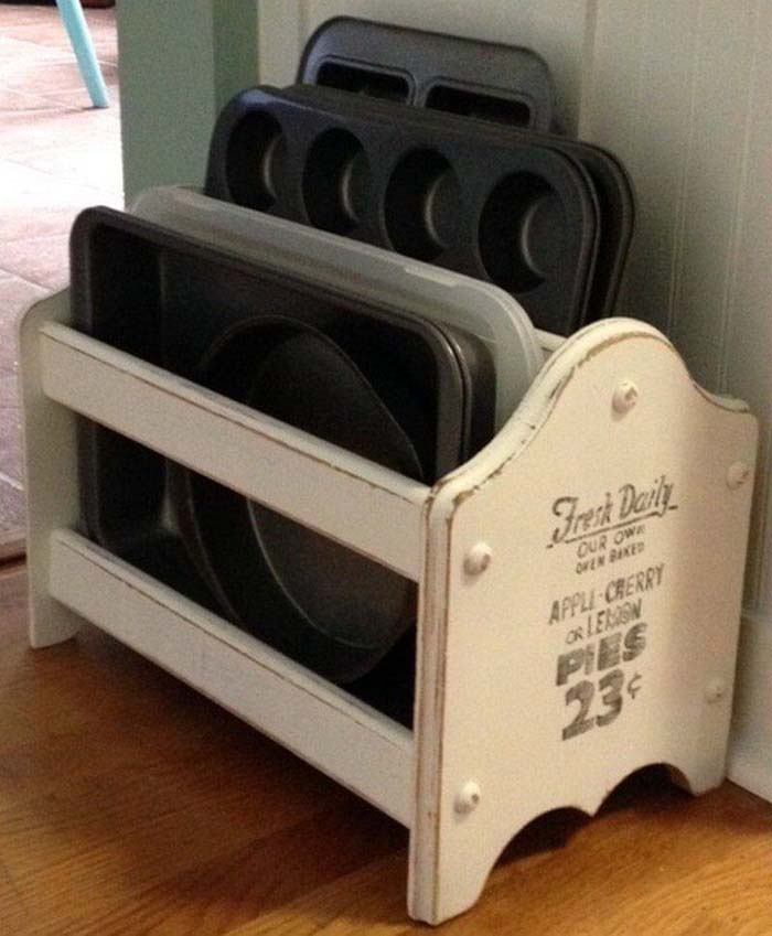 Upcycled Magazine Rack Baking Sheet Holder #storage #organization #decorhomeideas