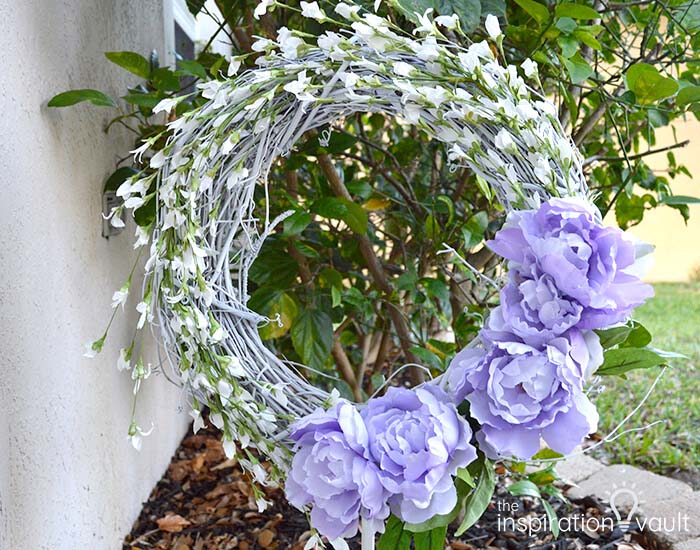 White Grapevine Wreath with Lavender Blooms #springwreath #diy #decorhomeideas