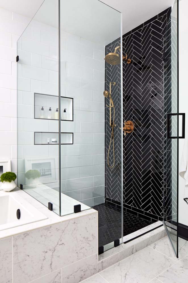 White Subway Tile Shower With Black and Gold Accent #bathroom #whiteshowertile #decorhomeideas