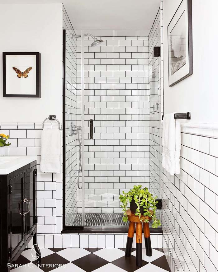 White Subway Tile With Checkered Floor #bathroom #whiteshowertile #decorhomeideas