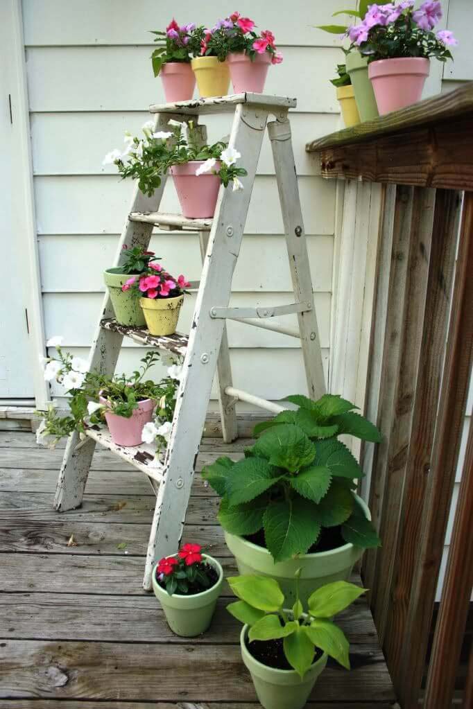 Wooden Ladder With Potted Flowers #rustic #springdecor #porch #decorhomeideas