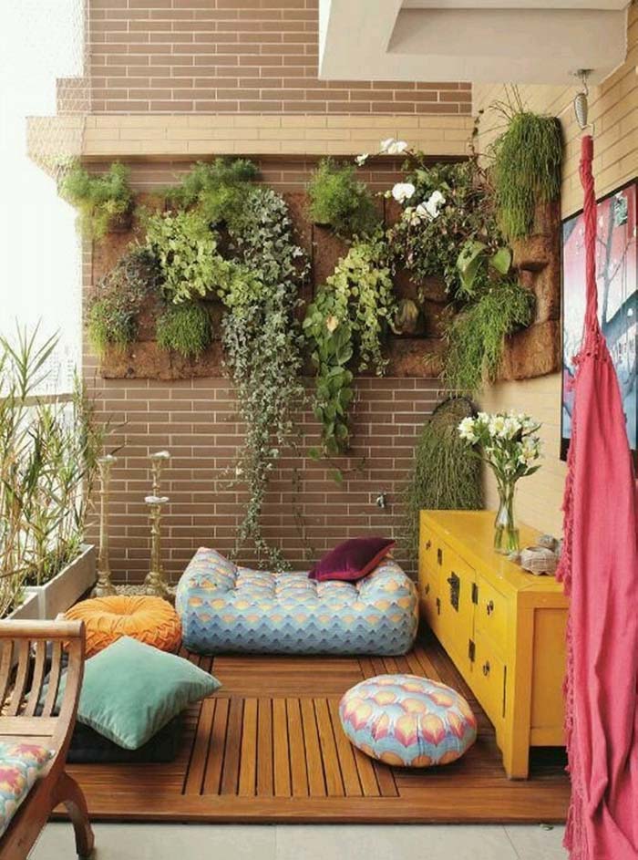 Accent a Cozy Bohemian Reading Nook Using Vertical Garden Decor #verticalgarden #garden #decorhomeideas