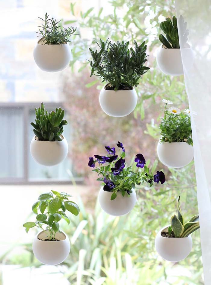 An Ultra-Modern Vertical Garden Idea #verticalgarden #garden #decorhomeideas