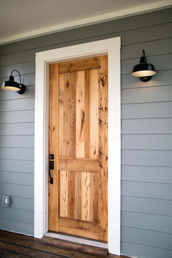 Basic Wooden Barn Front Door #farmhouse #frontdoor #decorhomeideas