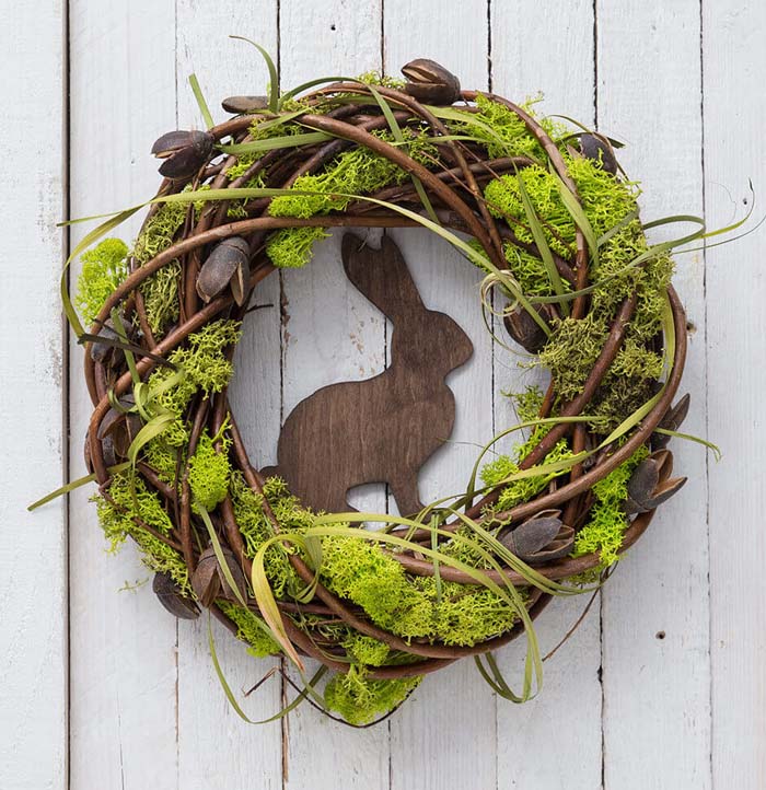 Beautiful Moss Wrapped Wood Bunny Wreath #Easter #spring #vintagedecor #decorhomeideas
