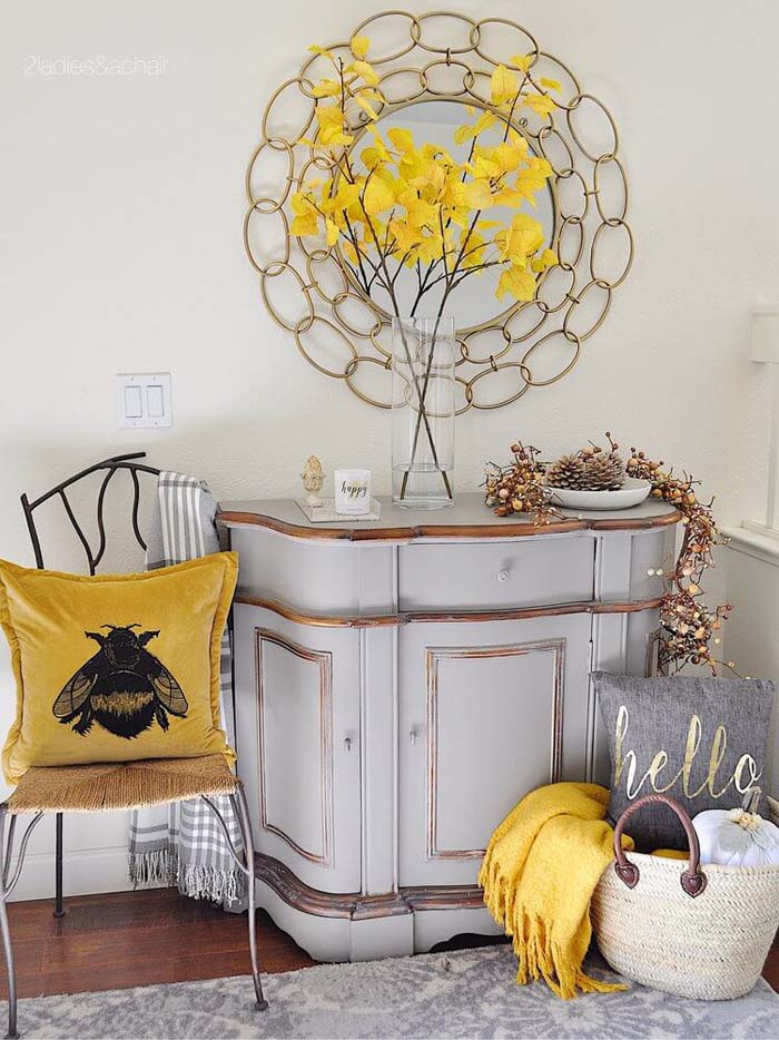 Bee Happy in Yellow, Gold, and White #rusticentryway #farmhouse #decor #decorhomeideas