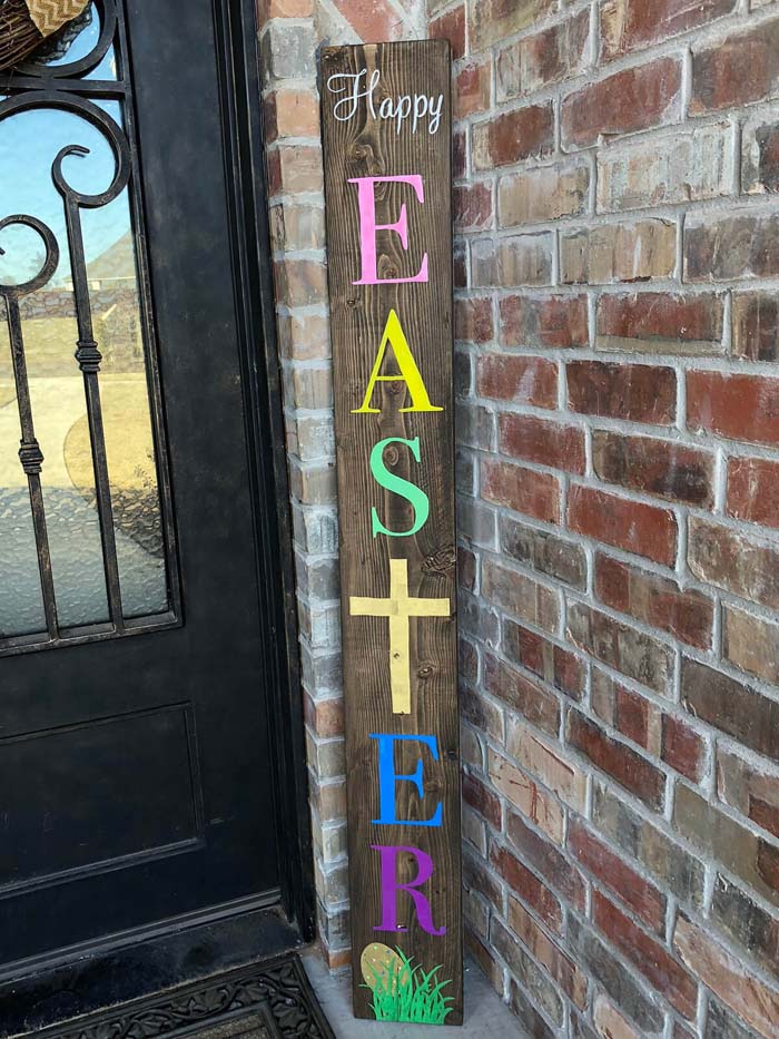 Cheery Multi-Colored Wooden Easter Sign #Easter #spring #vintagedecor #decorhomeideas