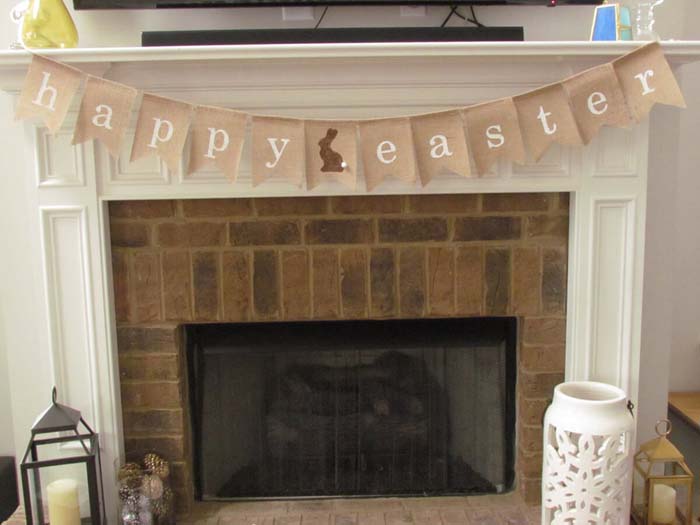 Classic Happy Easter Banner with Center Bunny #Easter #spring #vintagedecor #decorhomeideas